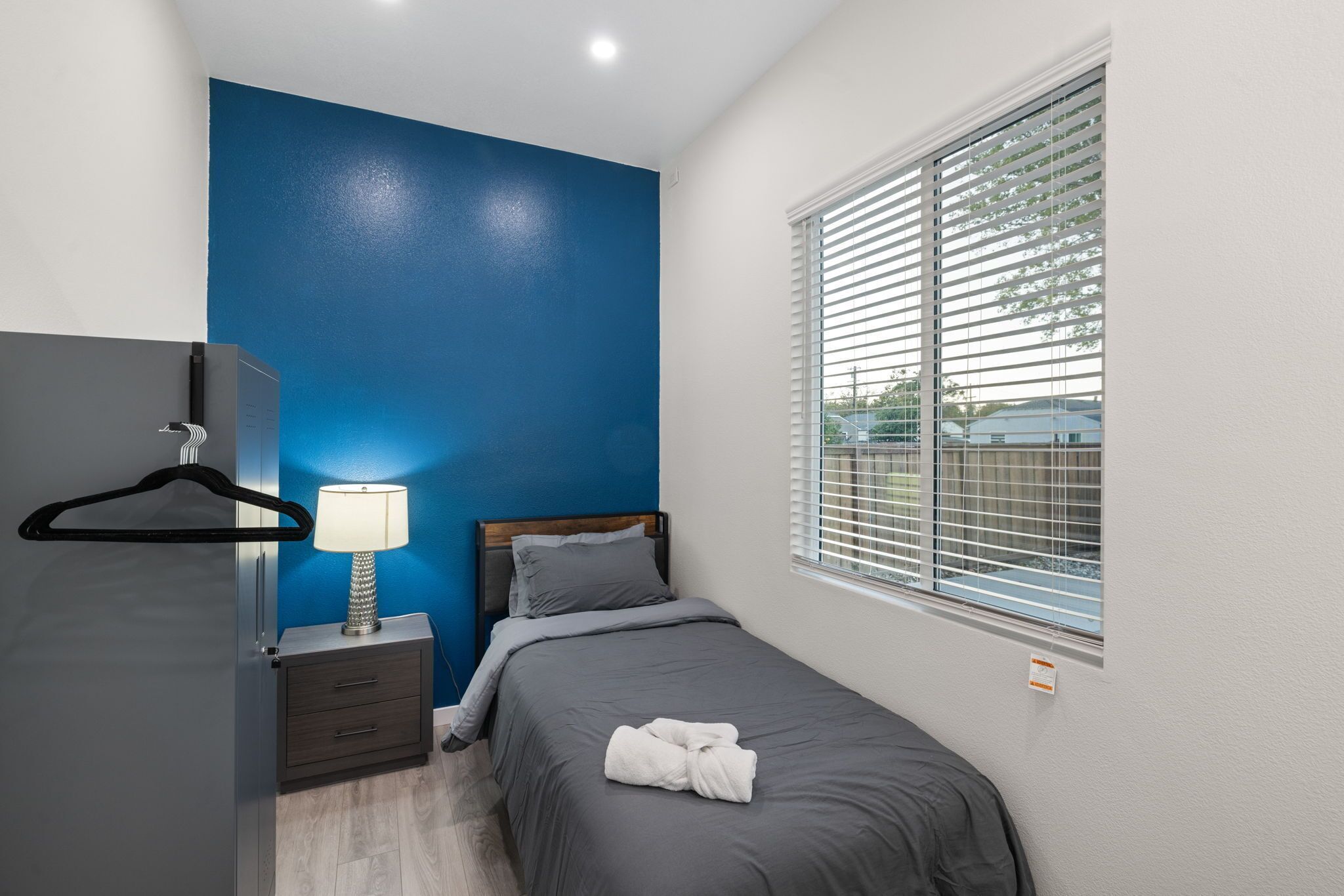 6 habitaciones, tabla de planchar con plancha, internet y ropa de cama 