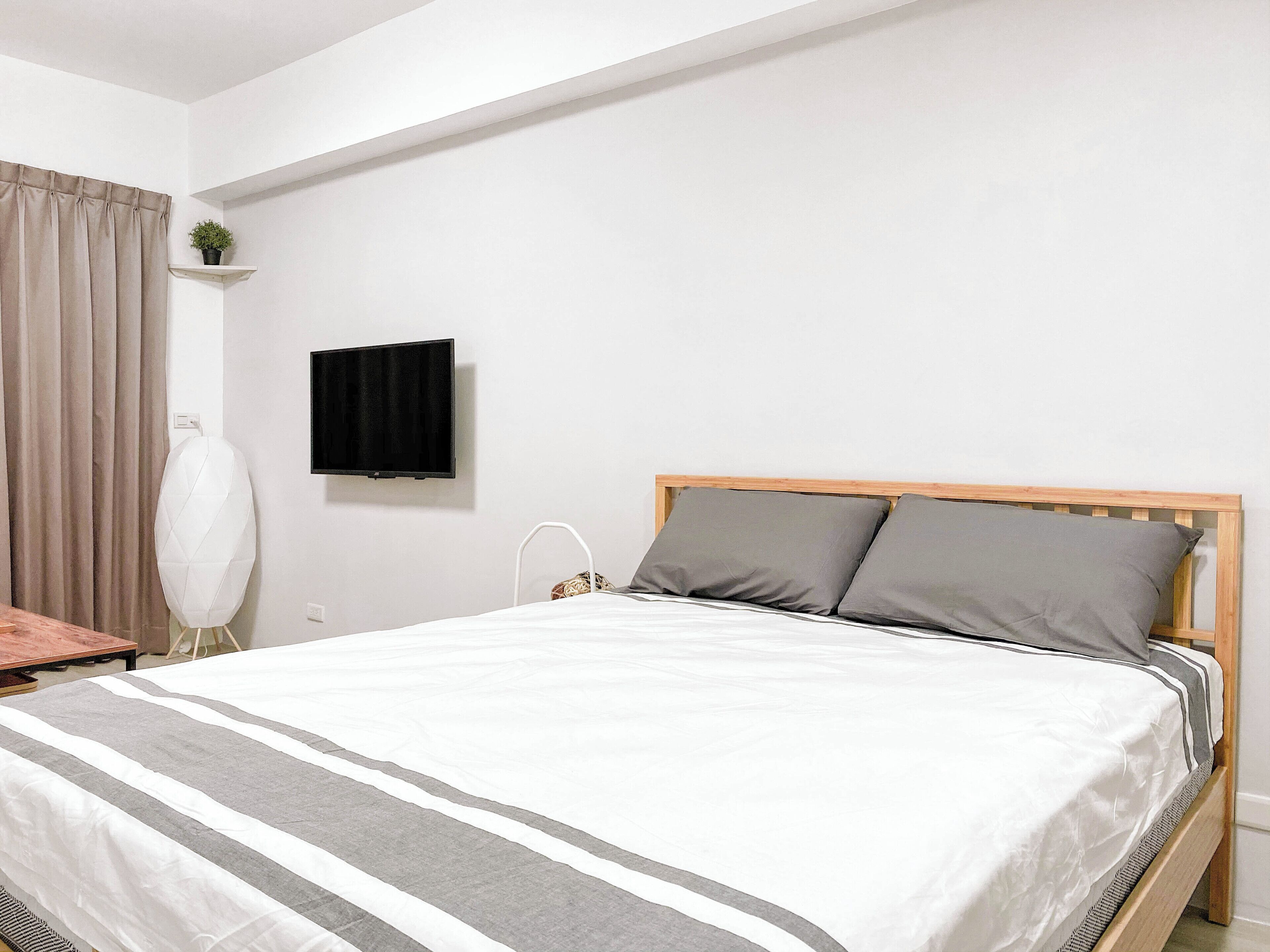 1 camera, Wi-Fi, lenzuola