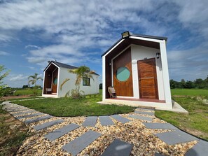 Vista frontal de la propiedad