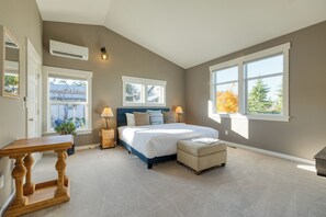 4 bedrooms, iron/ironing board, free WiFi, bed sheets