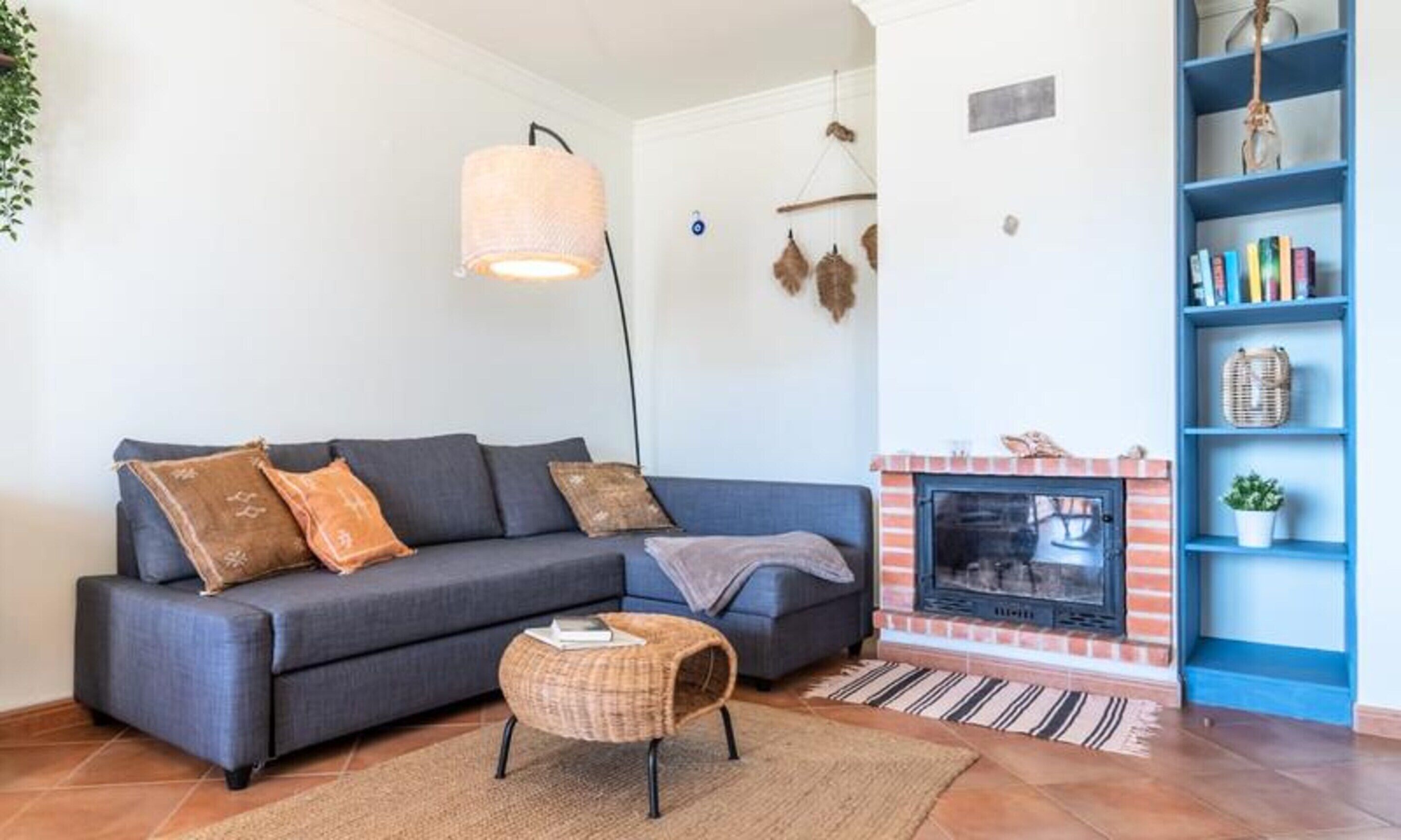 Apartment | Living area | Fireplace