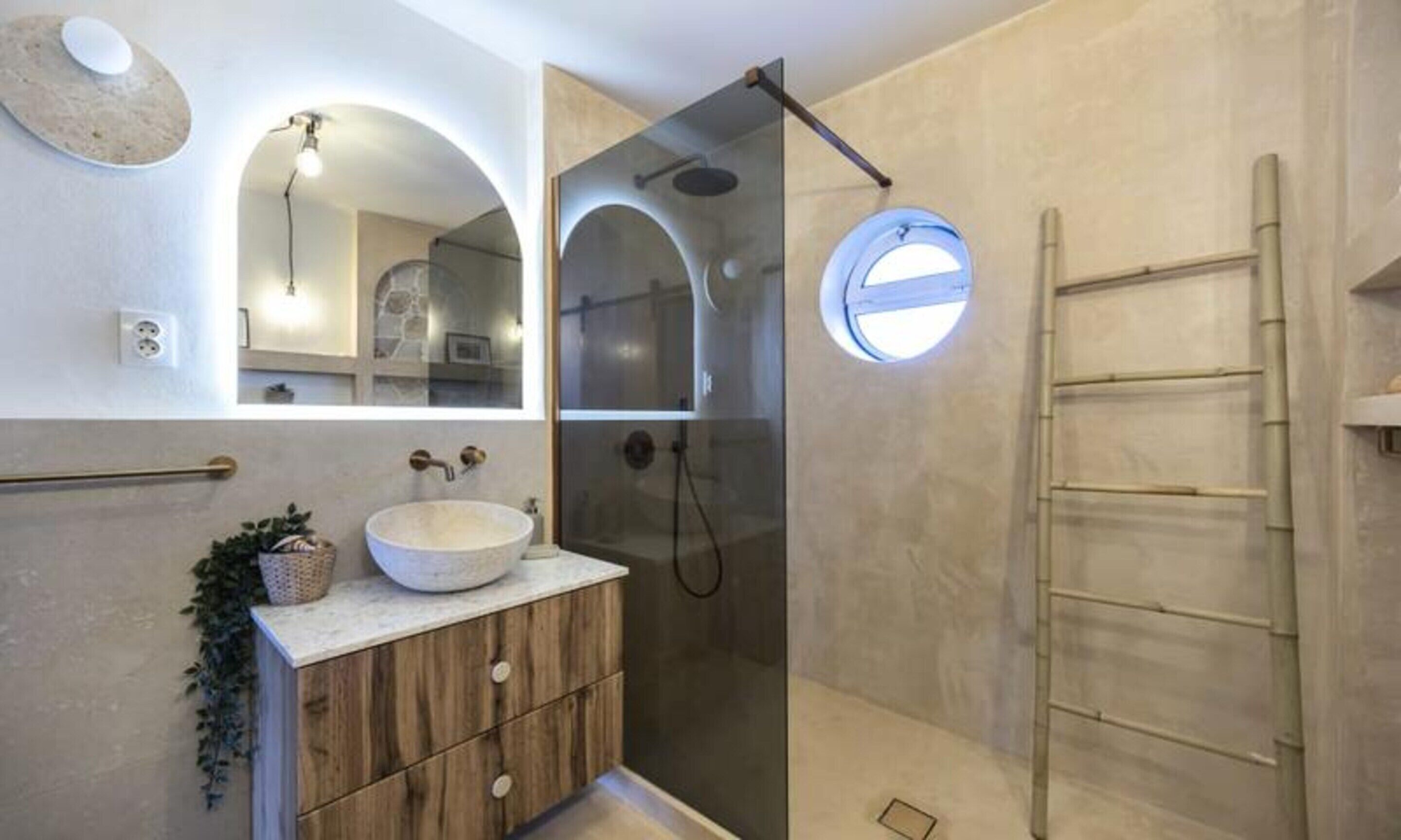 Apartment | Bathroom | Hair dryer, towels