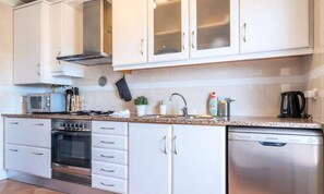 Apartment | Private kitchen - Apartment in Arrifana With Surf Vibes (Aljezur)
