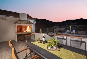 House | Outdoor dining - Holiday Home Ela - Three Bedroom Holiday Home With Outdoor Pool (Nerezise)