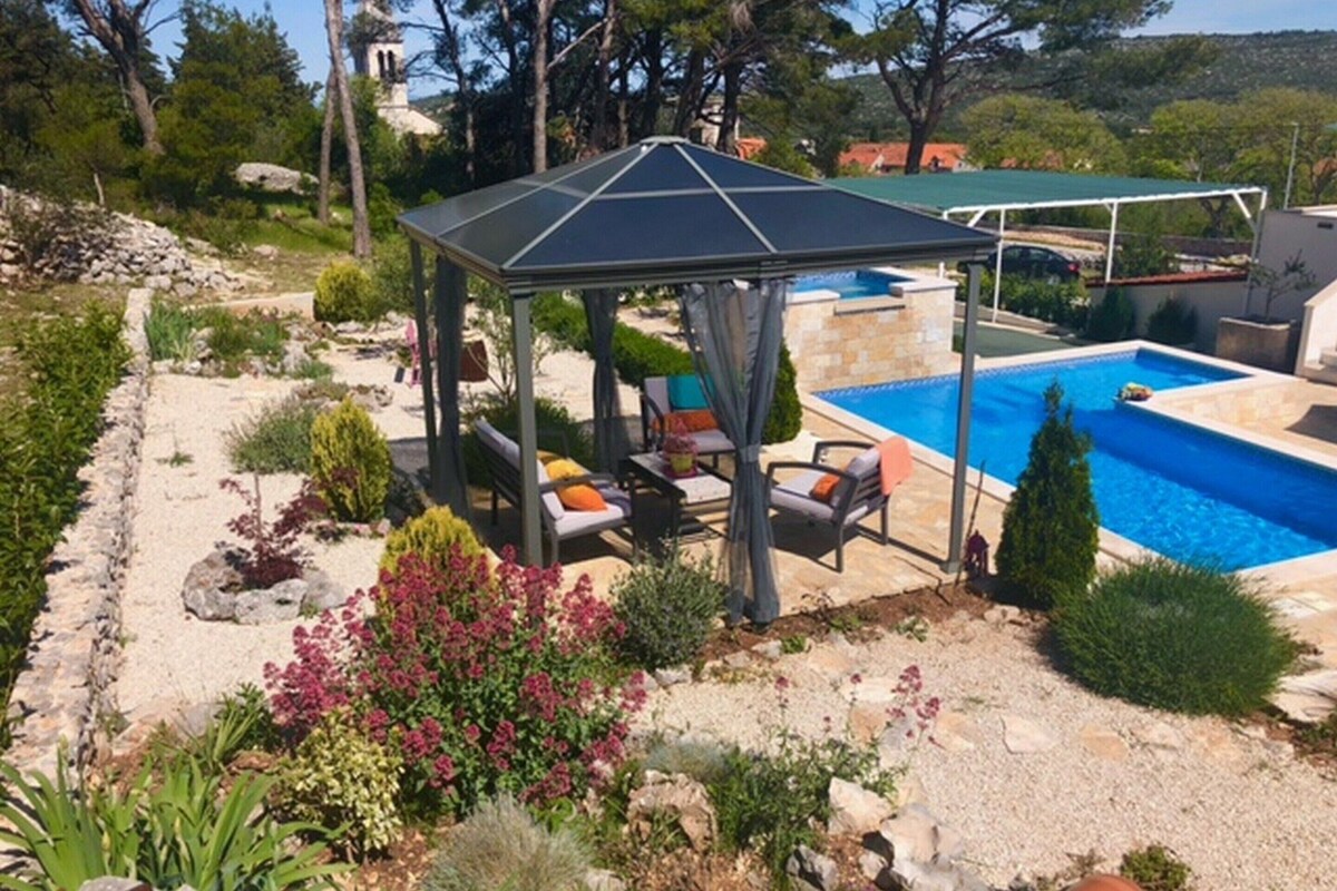 House | Pool