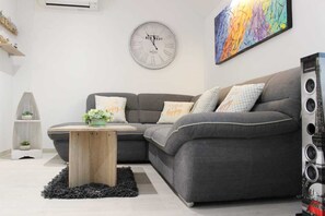 House | Living room - Holiday Home Ela - Three Bedroom Holiday Home With Outdoor Pool (Nerezise)