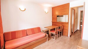 Unclassified image, 2 of 3, button - Studio Close to the Slopes Balcony (Tignes)