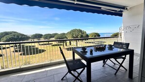 Outdoor dining - Apartments for 4 People (Le Grau-Du-Roi)
