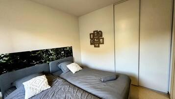 Bàn ủi/dụng cụ ủi quần áo