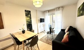 Living area - Apartments for 5 People (Avene)