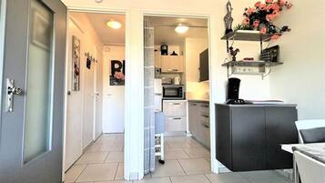 Fridge, microwave, coffee/tea maker, electric kettle