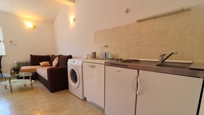 Apartment | Private kitchen - Apartment Belin Mljet - One Bedroom Apartment With Terrace and Sea View (Mljet)