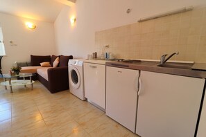 Apartment | Private kitchen - Apartment Belin Mljet - One Bedroom Apartment With Terrace and Sea View (Mljet)