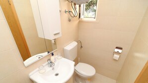 Apartment | Bathroom - Apartment Belin Mljet - One Bedroom Apartment With Terrace and Sea View (Mljet)