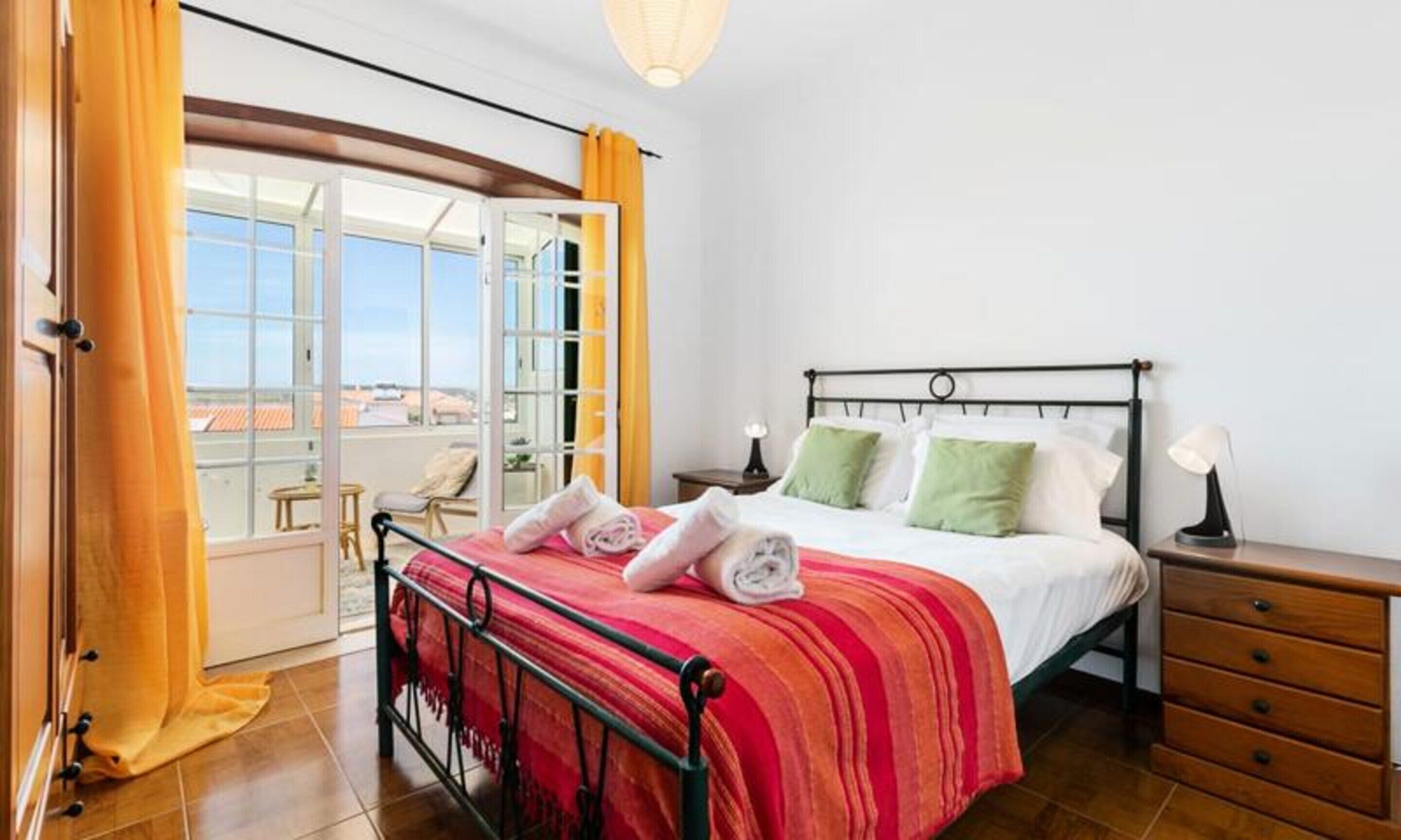 Tabla de planchar con plancha 