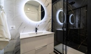 Hair dryer, towels - Apartment in Lagos With Marina Views (Lagos)