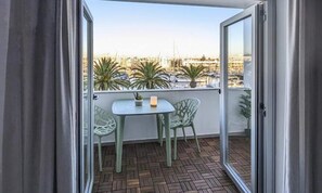 Interior - Apartment in Lagos With Marina Views (Lagos)