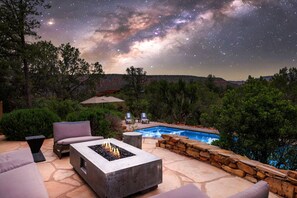 Outdoor pool, a heated pool - Luxe Red Rock Views, Heated Pool & Spa, Hot tub (Sedona)