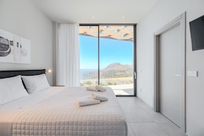 4 bedrooms, in-room safe, iron/ironing board, free WiFi - Dione Villa – Luxury Sea View Retreat in Sellia, Plakias (Plakias)