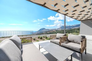 Terrace/patio - Zeus Villa – Luxury Sea View Retreat in Sellia, Plakias (Plakias)