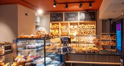 Entire apartment in the center with mountain views: Bergcafé Aurora Lenzerheide