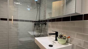 Dusch, hÄrtork och handdukar