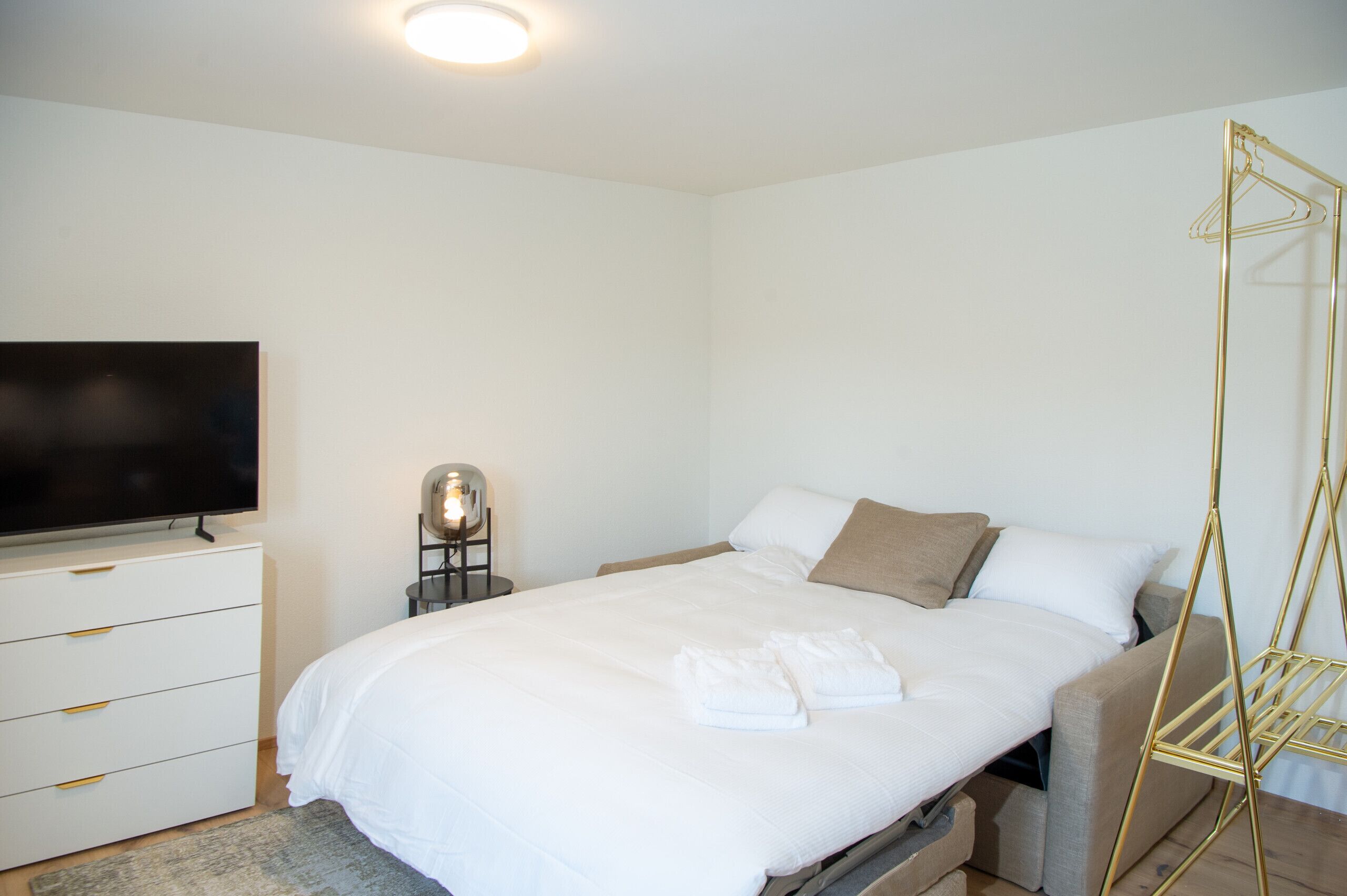 Free WiFi, bed sheets