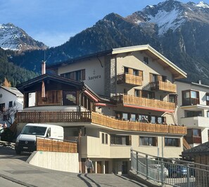 Exterior - Stylish Aurora Studio with Mountain Views Lenzerheide (Lenzerheide/Lai)