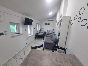Interior - Smart living, 3km freeway and free parking (Wolfpassing an der Hochleithen)