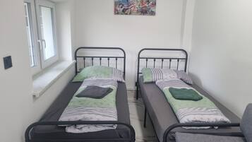 1 bedroom, internet, bed sheets