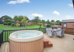 Outdoor dining - 4 bedroom accommodation in Bala, (Bala,)