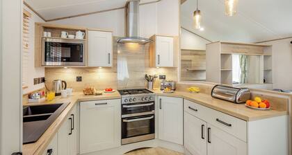 4 bedroom accommodation in Bala,