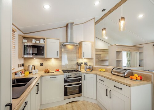 4 bedroom accommodation in Bala,