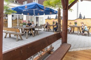 Outdoor dining - Hotel Alte Schleiferei (Breitenbrunn/Erzgebirge)