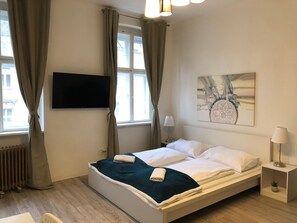 Departamento básico | Tabla de planchar con plancha y wifi gratis 