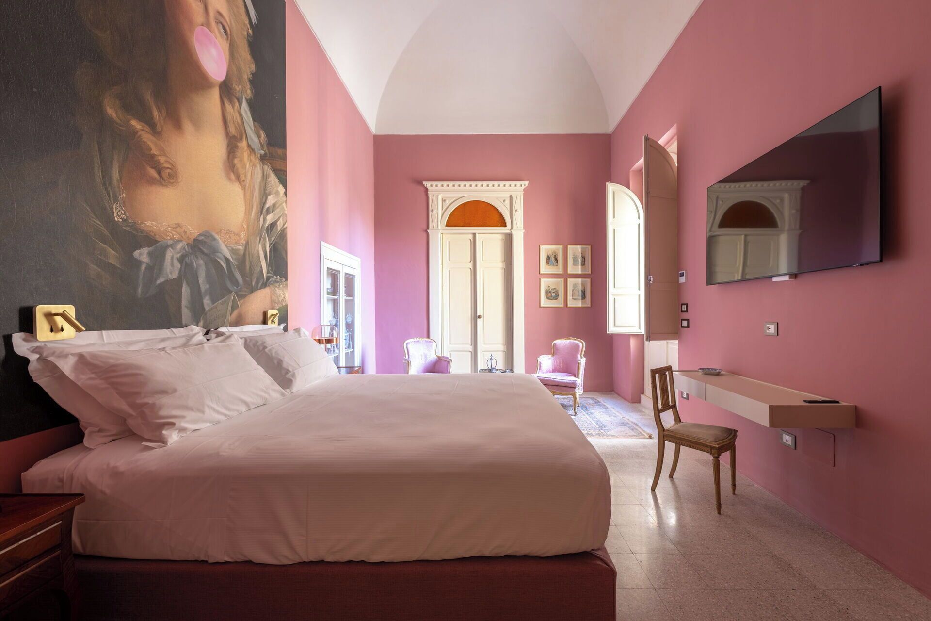 8 chambres, fer et planche à repasser, Wi-Fi gratuit