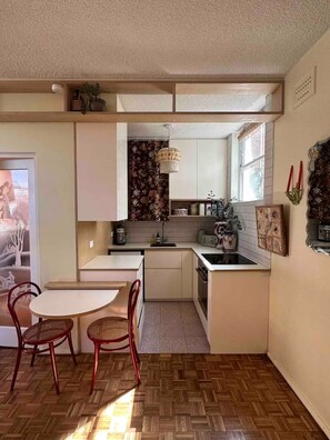 Private kitchen - Retro-Coastal Gem | 4 Min Walk to Bronte Beach | Designer 1BR Flat (Bronte)
