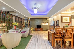 المنشأة من الداخل