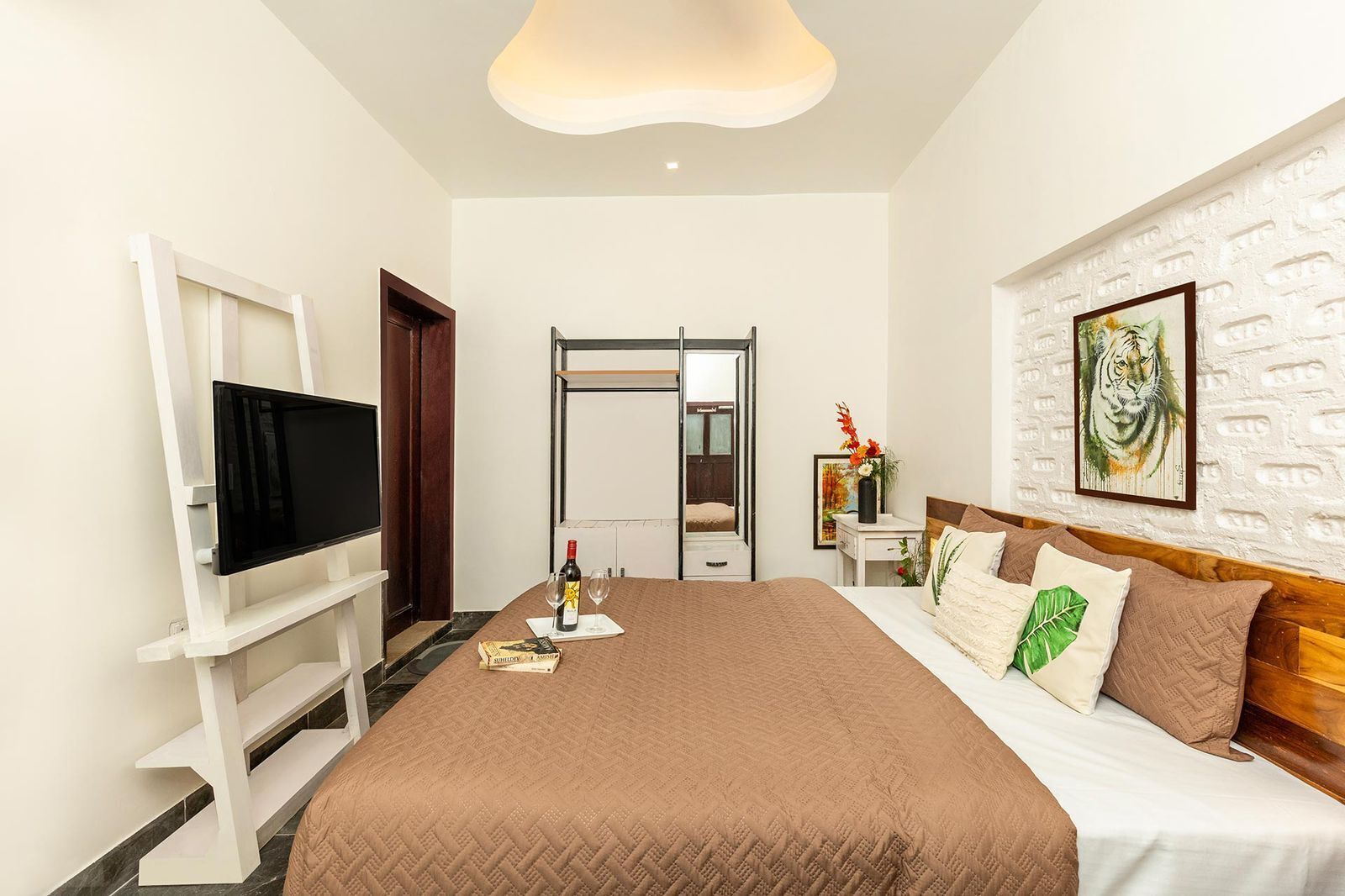 In-room safe, laptop workspace, free WiFi, bed sheets