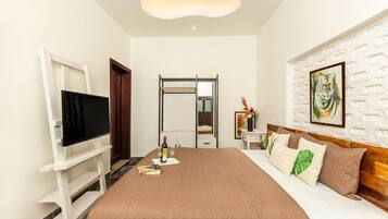 In-room safe, laptop workspace, free WiFi, bed sheets