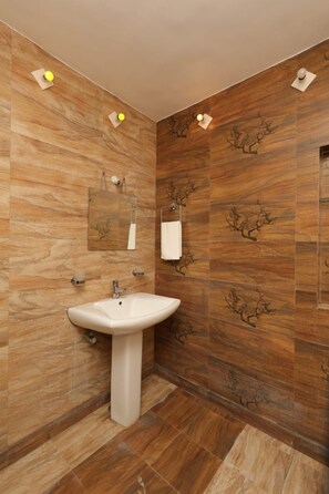 مجففات شعر، مراحيض شطف، مناشف، صابون