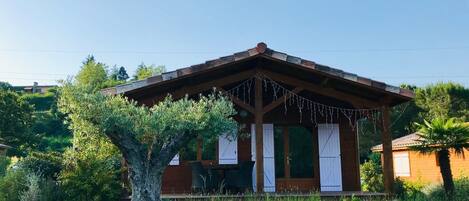 Soundproofing, iron/ironing board, free WiFi