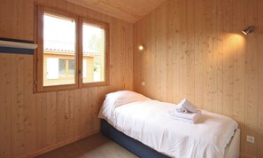 تجهيزات عازلة للصوت ومكواة/لوح كي وواي فاي مجانًا