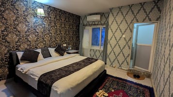 Desk, laptop workspace, free WiFi