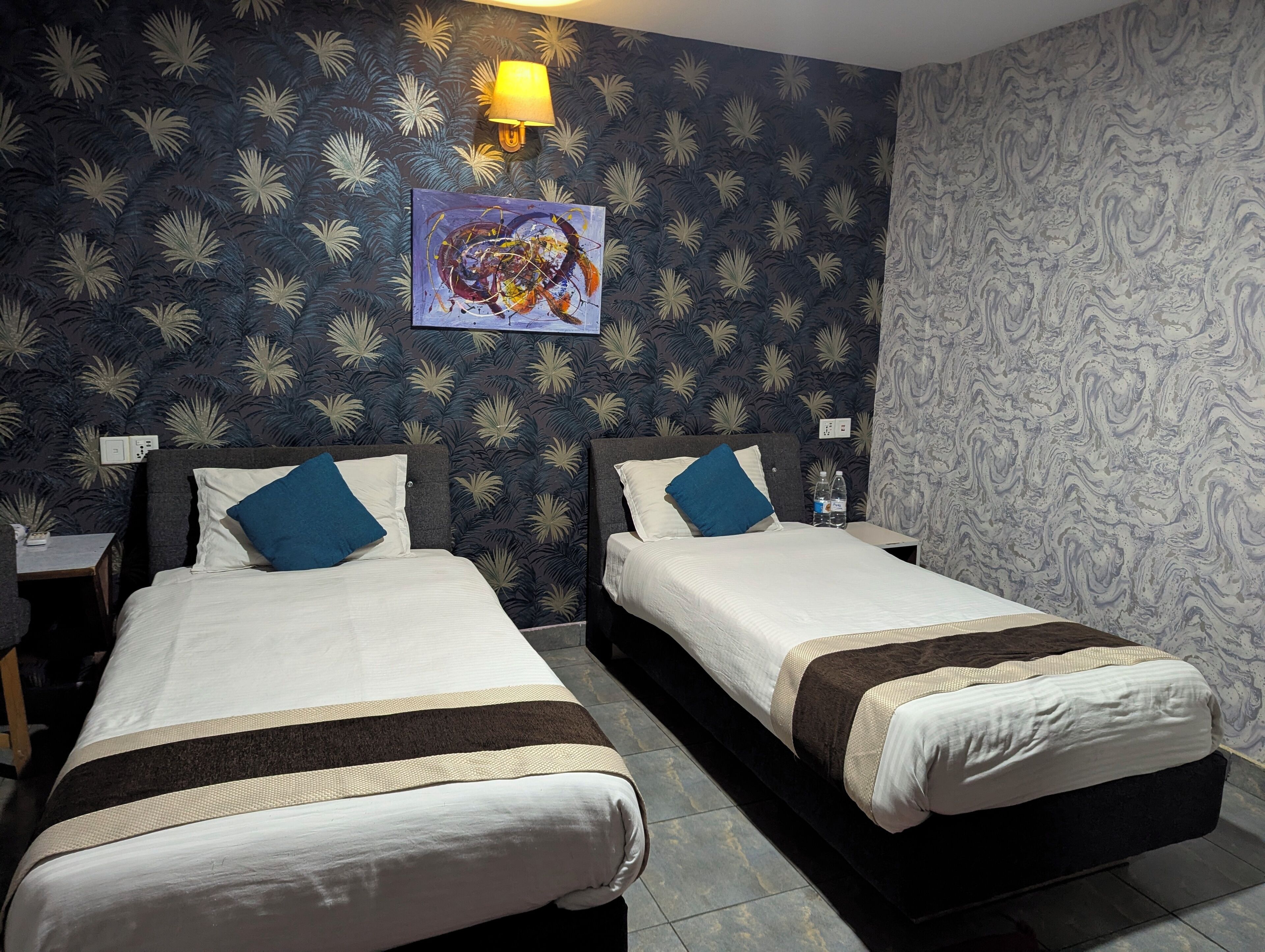 Habitación Deluxe con 2 camas individuales | Escritorio, espacio para trabajar con laptop y wifi gratis 