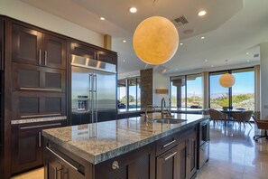 Fridge, microwave, oven, stovetop - Pool, Fireplace & Mountain Views at The Reserve | The Giraffe View House (Palm Desert)