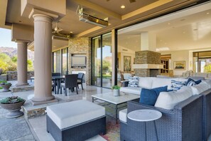 Outdoor dining - Pool, Fireplace & Mountain Views at The Reserve | The Giraffe View House (Palm Desert)