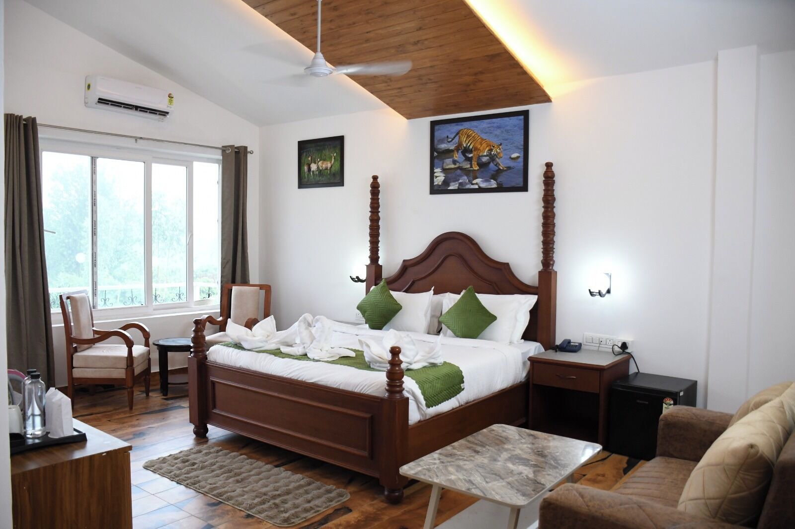 Suíte premium | Escrivaninha, ferros/tábuas de passar roupa, Wi-Fi de cortesia