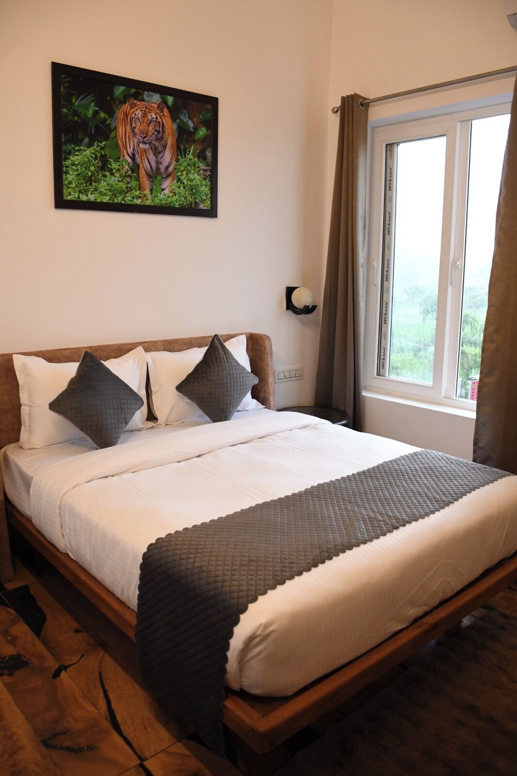 Quarto luxo | Escrivaninha, ferros/tábuas de passar roupa, Wi-Fi de cortesia