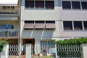 A multi-story building with a gated entrance, balconies, and a no parking sign. -  CV017 - Milano Marittima, elegant attic with air conditioning (Milano Marittima)